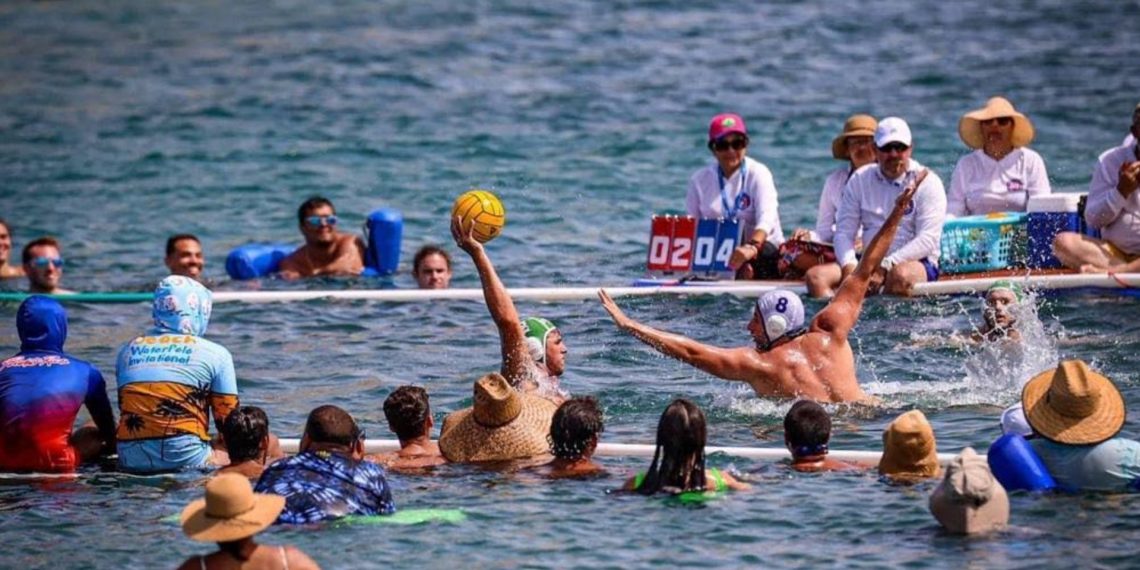 Cierra con éxito el playero de polo acuática￼