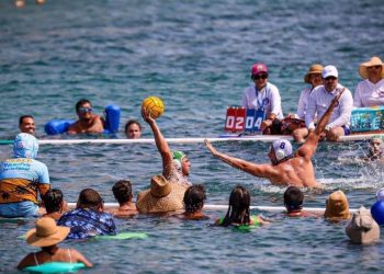 Cierra con éxito el playero de polo acuática￼