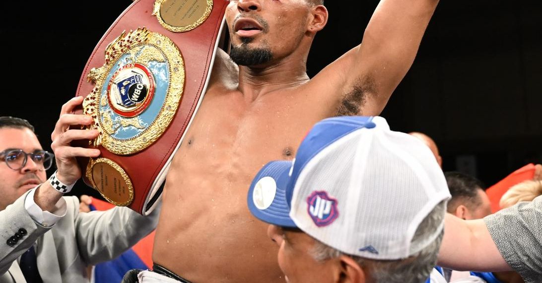 Bomba González retiene título mundial minimosca de la OMB