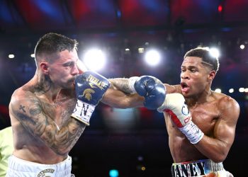 Haney domina a Kambosos Jr. para ganar la corona indiscutible
