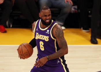 LEBRON CRITICA A LA NBA POR NO SER MÁS DURA CON EL DUEÑO DE LOS SUNS