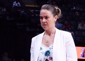 BECKY HAMMON LLEVA A LAS VEGAS ACES A SU PRIMER TÍTULO DE LA WNBA