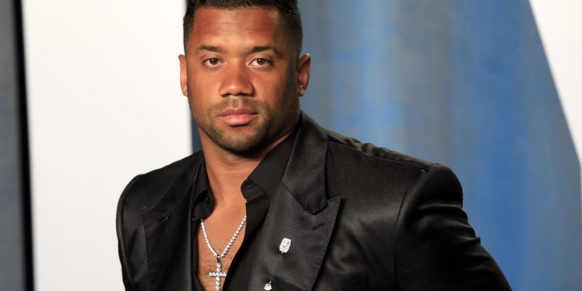 NFL: Broncos extienden a Russell Wilson por cinco años y $245 millones