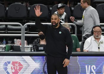 CELTICS SUSPENDEN UN AÑO A IME UDOKA POR «VIOLAR REGLAS INTERNAS»