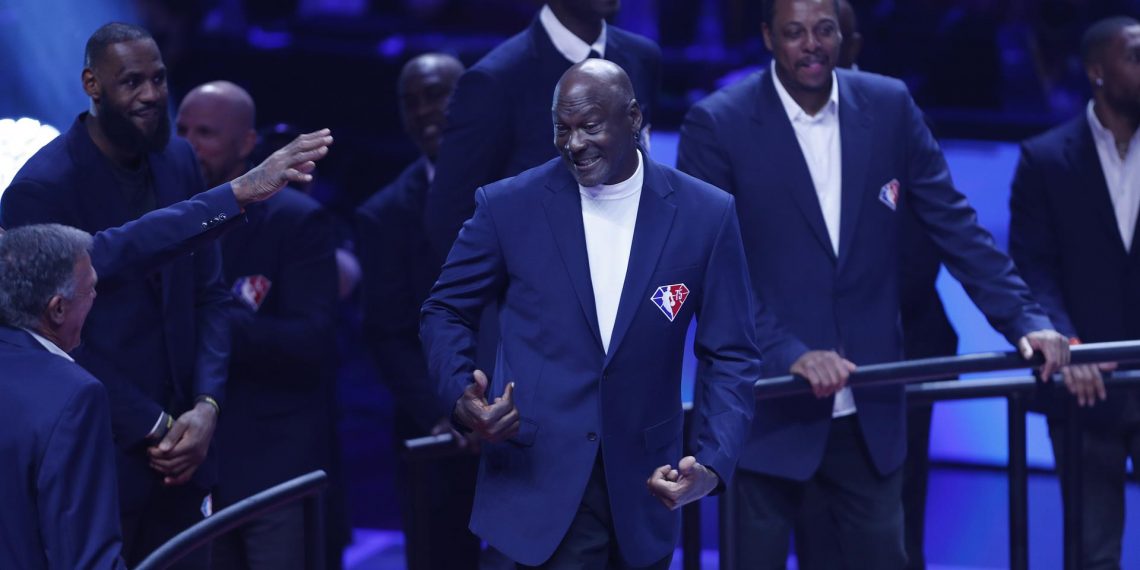 Subastarán camiseta de Michael Jordan valorada entre $3 y $5 millones