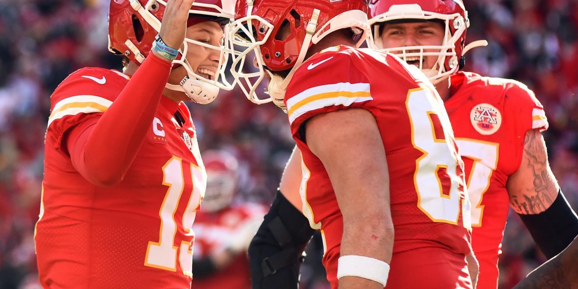 MAHOMES GUÍA A LOS CHIEFS EN VICTORIA SOBRE LOS 49ERS