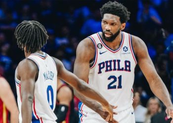 SIXERS SUPERAN A LOS BUCKS PERO PIERDEN A MAXEY