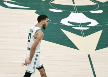 TATUM BRILLA CON 43 PUNTOS Y LOS CELTICS OBTIENEN SU SEXTA VICTORIA SEGUIDA