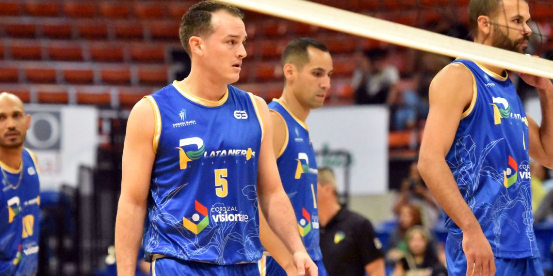 ALEXANDER ROBLES SE VISTE DE HÉROE EN EL TRIUNFO DE LOS PLATANEROS