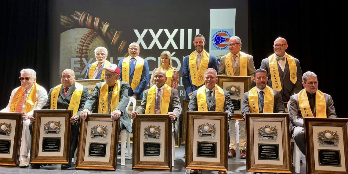 Exaltan 13 nuevos inmortales al Recinto del Béisbol Superior