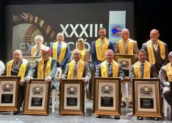 Exaltan 13 nuevos inmortales al Recinto del Béisbol Superior