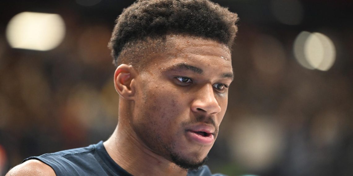 GIANNIS REGRESA Y LOS BUCKS APLASTAN 150-130 A LOS PISTONS