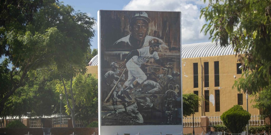 NICARAGUA RINDE HONOR A ROBERTO CLEMENTE