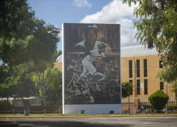 NICARAGUA RINDE HONOR A ROBERTO CLEMENTE