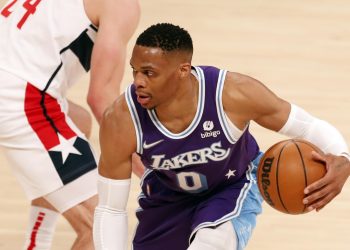 RUSSELL WESTBROOK SE DIRIGE A LOS CLIPPERS PARA JUGAR CON PAUL GEORGE Y KAWHI LEONARD