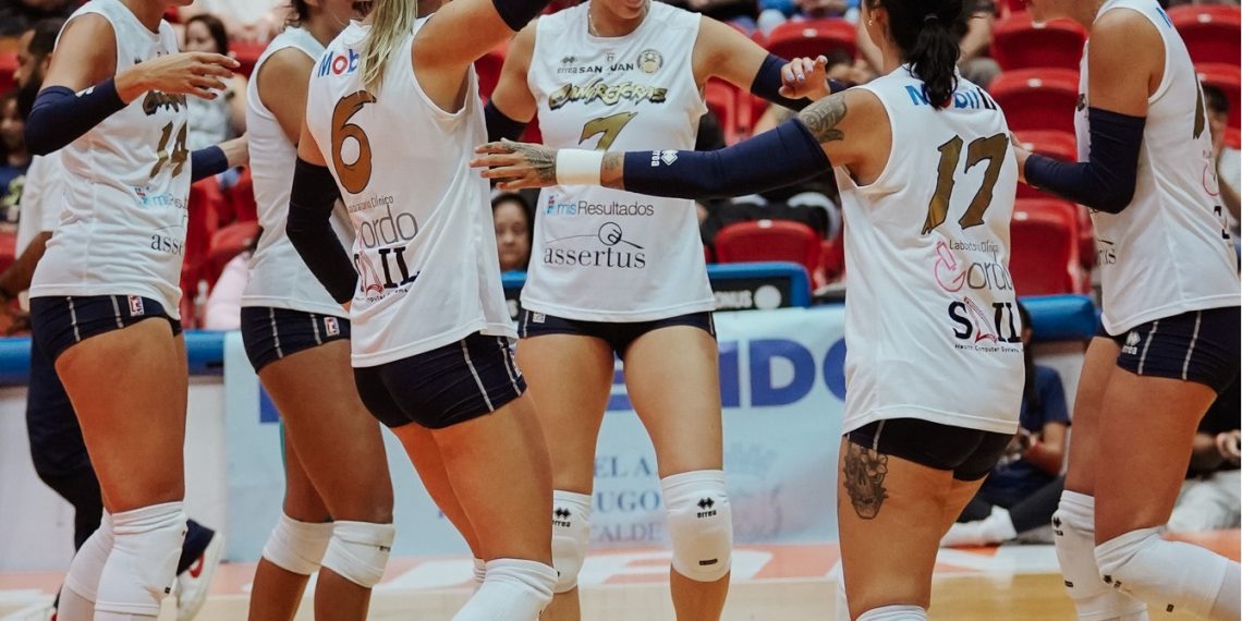 CANGREJERAS VIENEN DE ATRÁS PARA MANTENER SU INVICTO FRENTE A LAS CRIOLLAS