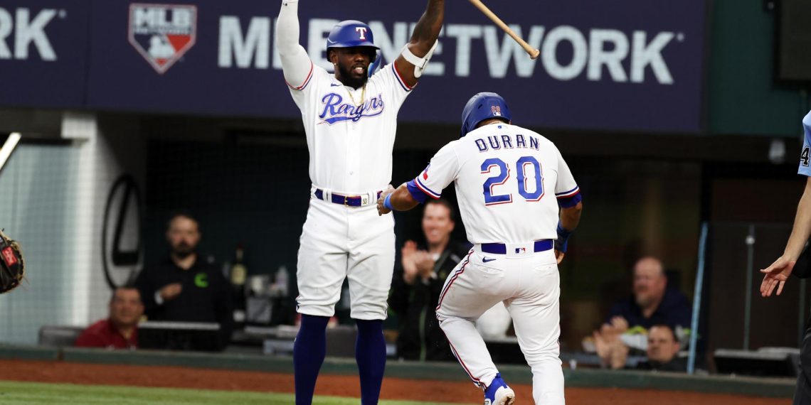 RANGERS APLASTAN A LOS ASTROS Y GANAN LA SERIE DE TEXAS