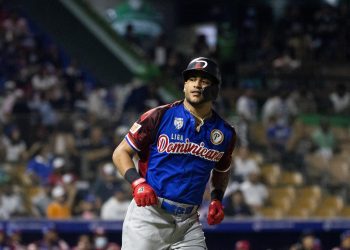 SIRI Y AROZARENA LA SACAN DEL PARQUE EN EL TRIUNFO DE LOS RAYS