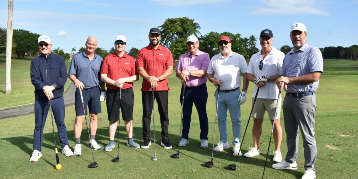 Claro celebra segundo torneo de golf a beneficio de Academia de Carlos Beltrán