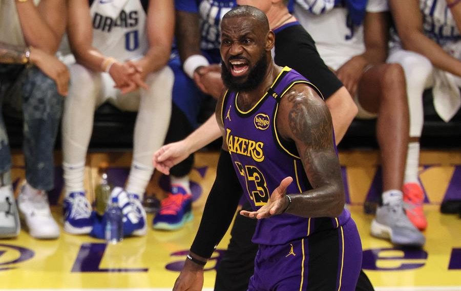 LeBron: «Como compañeros de equipo, intentamos respaldar» a Doncic